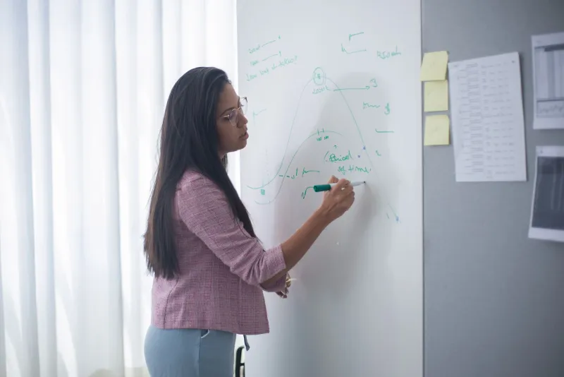 The Curse of Knowing Too Much: How Deep Expertise Can Quietly Undermine Your Research